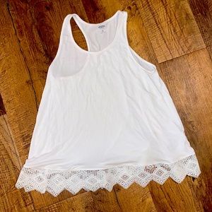 White flowy racer back super cute old navy tank